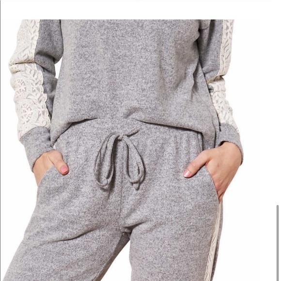 Flora Nikrooz Ladies' Lounge Set EUC - Picture 2 of 5